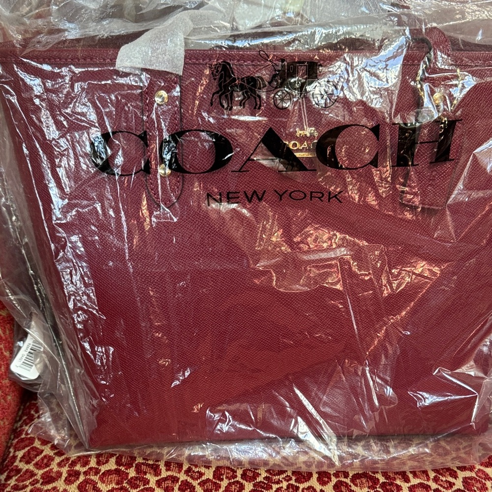 COACH CHERRY TOTE - Picture 8 of 11